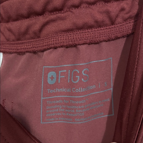 Figs Women’s Scrub Set in Light Wine Color - Picture 9 of 16